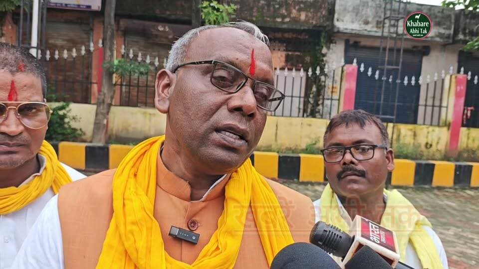 MLC विच्छेलाल राजभर ने समाजवादी पार्टी को लेकर दिया बड़ा बयान, आखिर क्या कहा? देखें पूरा वीडियो
#खबरेंअभीतक #KhabareAbhiTak #विच्छेलालराजभर #समाजवादीपार्टी