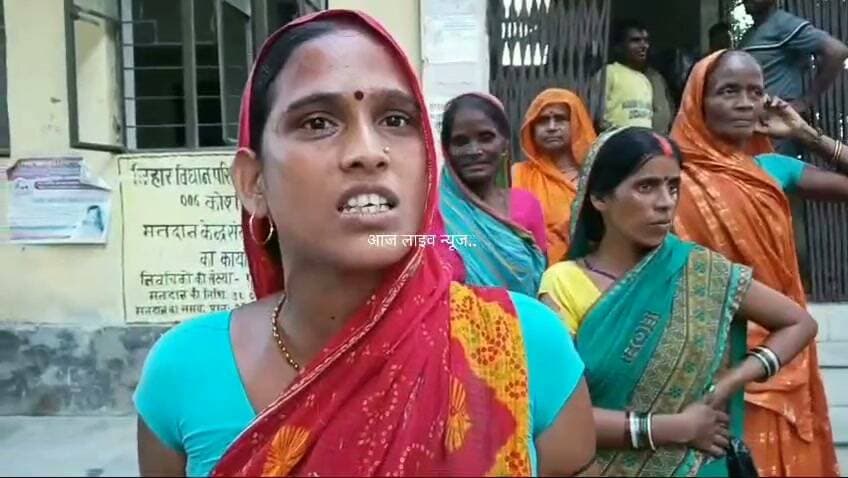 सौरबाजार अंचल परिसर में विभिन्न मांगो के लेकर सीपीएम का एक बैठक आयोजित की गई..जबकि धरना प्रदर्शन में मौजूद लोगों ने सीओं से मिलना चाहा लेकिन सीओ नें....पुरा वीडियों देखिए...सही हैं इन लोगों की मांग तो लाइक और शेयर जरुर कीजिए ताकि सरकार तक इन लोगों का आवाज पहुंच सकें..धन्यवाद