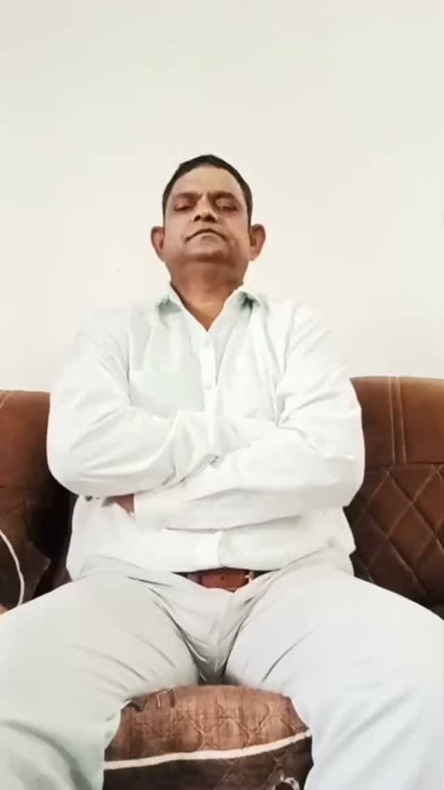 राजस्थान सरकार के द्वारा राजस्थान में विद्यालयों के अंदर विद्या सम्बलन योजना अंतर्गत वेकल्पीत व्यवस्था के तौर पर विषयवार अभ्यर्थियों को लेने का और विद्यालय स्तर पर ही उनकी मेरिट सूची जारी करना उसको लेकर के समाज सेवी दिनेश आहारी ने क्या कहा अवश्य सुने, उन्होंने कहा कि फिर आरक्षण का मतलब क्या रहा ❓ और इसमें सबसे ज्यादा एसटी एससी ओबीसी का तो नुकसान हो जाएगा, इससे बेहतर है उसकी विज्ञप्ति जारी करते हुए जिला स्तर पर ही आरक्षण व्यवस्था अनुसार वर्ग वाइज आरक्षण गाइडलाइन की पालना करते हुए तमाम मापदंड निर्धारित किये जाए और वरीयता सूची जारी की जाए,ताकि किसी भी वर्ग के अभ्यर्थियों के साथ में भेदभाव नहीं हो, अन्याय नहीं होगा, अन्यथा इस प्रकार के आदेश से एसटी एससी ओबीसी के अभ्यर्थियों का नुकसान होगा,जो नहीं होना चाहिए, पूर्व में भी इस तरह से एसटी एससी ओबीसी का नुकसान हो चुका है,सभी जनप्रतिनिधियों से निवेदन है इस प्रकार के आदेश को निरस्त करवाते हु�