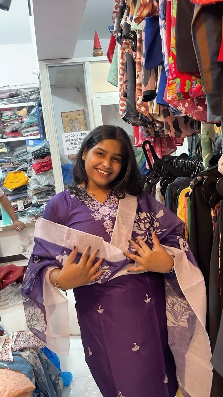 ‼️Suits At 350/- Only🔥
🤩Vaishali Fashion Mart Female Section🔥
🔥 GIRLS, SHOPPING KA MAHA-DHAMAKA AA CHUKA HAI! 🔥💃
📍 Vaishali Fashion Mart par girls ke liye ek se badhkar ek AMAZING COMBOS launch ho chuke hain! 😍🛍️
✨ ₹1000 mein
👖 2 Stylish Jeans
👚 4 Trendy Tops
✨ ₹500 mein
👗 3 Beautiful Kurtis
👖 1 Formal Pant
✨ ₹500 mein
👖 1 Jeans
👚 2 Trendy Tops
✨ ₹400 mein
👖 Jeans + 👗 Kurti Combo
✨ ₹500 mein
👚 5 Stylish Tops
✨ ₹500 mein
👗 5 Beautiful Kurtis
😍 Itne zabardast offers shayad hi kahin aur milenge! Ab wardrobe ko upgrade karna hua aur bhi easy 💖
🌟 Trendy Collection
🌟 Latest Designs
🌟 Premium Quality
🌟 Budget Friendly Prices
👭 Apni bestie, sister ya shopping partner ko tag karo aur jaldi se pahunch jao Vaishali Fashion Mart! 🛍️✨
📍 Vaishali Fashion Mart, Bhopal
⏳ Stock Limited Hai, Offer Kabhi Bhi Khatam Ho Sakta Hai!
💥 Trendy Designs + Budget Friendly Prices
💥 Daily Wear से लेकर Party Wear तक सब कुछ
💥 Limited Stock – जल्दी आओ, best picks ले जाओ 🏃♀️💨
📍 Girls, ये मौका miss मत करना ❗
अपने friends को tag करो 👇 और चलो shopping पर 🛍️💃
.
.
Follow @videsibhopal ack
.
.
.
#bhopal #explorepage #bhopalcity #explorebhopal #cityoflakes