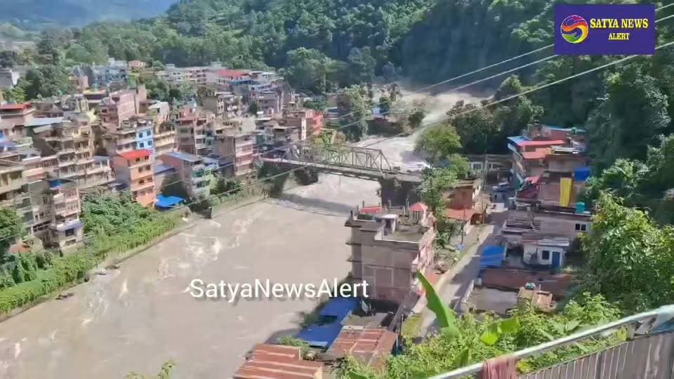 Nature’s Fury in Nepal: Terrifying Floodwaters Sweep Through Rasuwa
Rivers in Full Flow; Authorities Urge People to Stay Away
A sudden and devastating flood struck the Bhote Koshi River in Nepal’s Rasuwa District, triggering widespread destruction and panic.
According to reports, a large number of people have reportedly been swept away, while several markets and villages have been severely affected. Hydropower projects and other infrastructure in the area have also suffered damage.
With rivers running dangerously high and floodwaters moving rapidly, people are being urged to stay away from riverbanks and other vulnerable areas and remain alert to further flooding.
