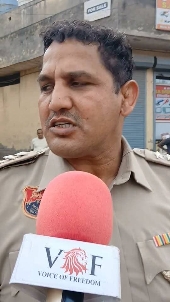 ट्रक ने बाइक सवार दो पुलिसकर्मियों को कुचला...
नवीन और अभिषेक ने तोड़ा दम, चालक फरार
सरूरपुर चौक का मामला
#sarurpur
#accident
#faridabad
#voiceoffaridabad
#Voiceoffreedom