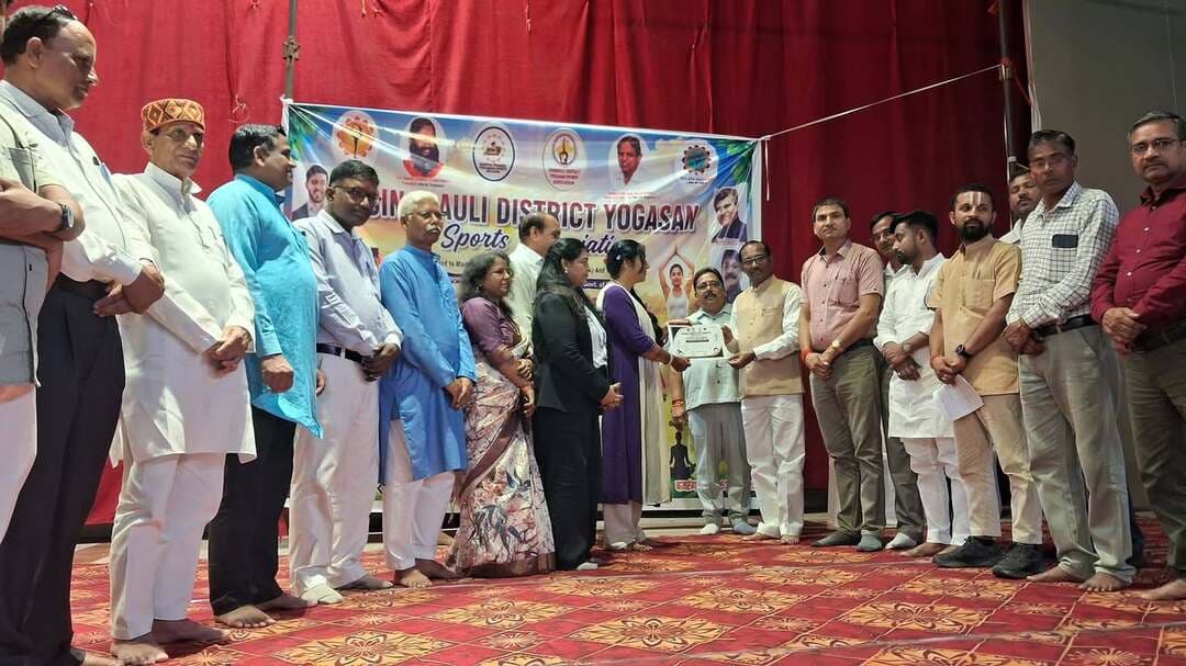 सिंगरौली जिला योगासन स्पोर्ट्स एशोसिएशन मे जिले के अंडर 14,अंडर 18और 18वर्ष से अधिक योगियों ने योगाभ्यास किया