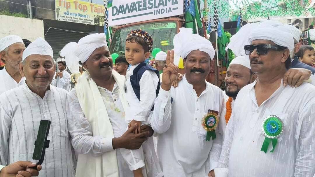 जश्ने ईद मिलादुन्नबी लगभग दोपहर 1:00 बजे लोहरदगा जमा मस्जिद के पास जुलूस संपन्न होने के बाद कुछ तस्वीरें ली है।