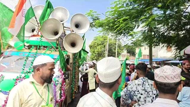 जश्ने ईद मिलादुन नबी के मौके पर उमड़ी जन सैलाब