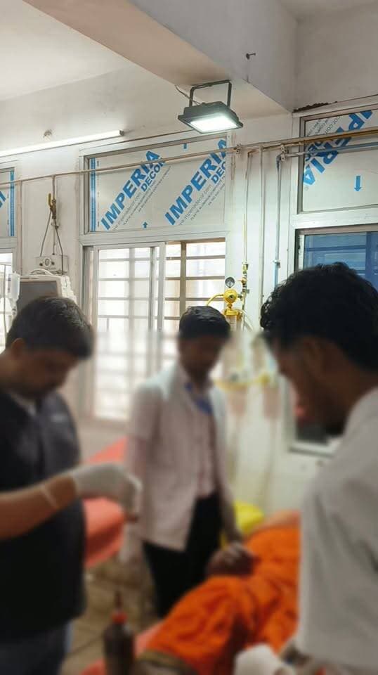 हंसापुर गांव में हसुआ से हमला।
देखिए