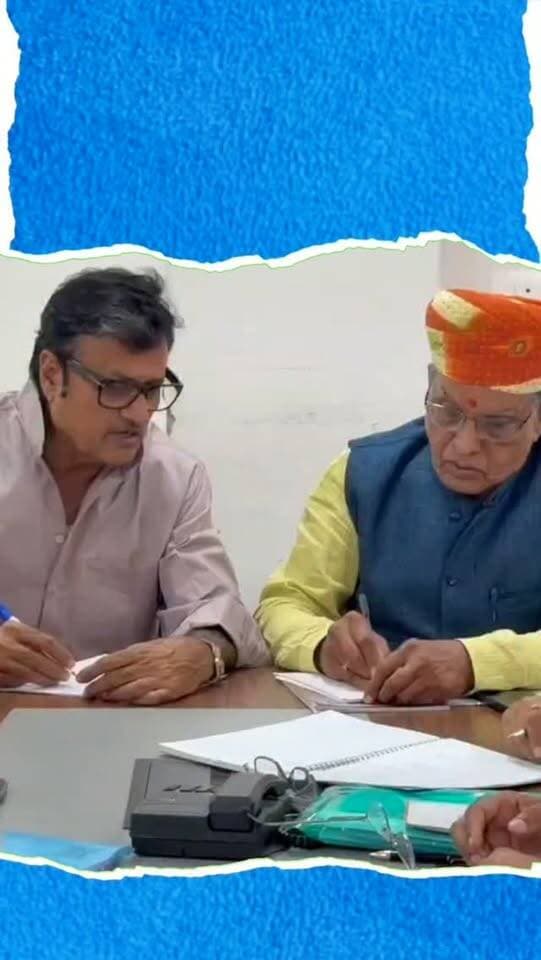 उदयपुर नगर निगम चुनाव: बीजेपी में टिकट की कवायद तेज, 80 वार्डों के लिए 700 दावेदारों पर मंथन
उदयपुर नगर निगम चुनाव को लेकर बीजेपी में टिकट बंटवारे की कवायद तेज हो गई है। बलीचा स्थित पार्टी कार्यालय में कोर कमेटी की बैठक आयोजित हुई। नगर निगम के 80 वार्डों के लिए करीब 700 आवेदन आए हैं। बैठक में दावेदारों की फाइनल लिस्ट पर चर्चा कर मजबूत उम्मीदवारों के नामों के तीन-तीन के पैनल तैयार किए गए। कमेटी के सदस्य इन पैनलों को कल जयपुर ले जाएंगे। बैठक में संभाग प्रभारी राजेंद्र राठौड़, शहर विधायक ताराचंद जैन समेत पार्टी के कई वरिष्ठ नेता मौजूद रहे। संभाग प्रभारी राजेंद्र राठौड़ ने कहा कि इस बार योग्य युवाओं को भी मौका दिया जाएगा।
#Udaipur #UdaipurNews #NagarNigamElection #RajasthanPolitics #BJP