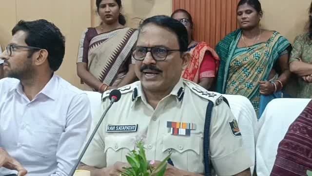 👉 ବରଗଡ଼ରେ ଓଡ଼ିଶା ରାଜ୍ୟ ମହିଳା ଆୟୋଗଙ୍କ ଶିବିର ଅଦାଲତ ଅନୁଷ୍ଠିତ।