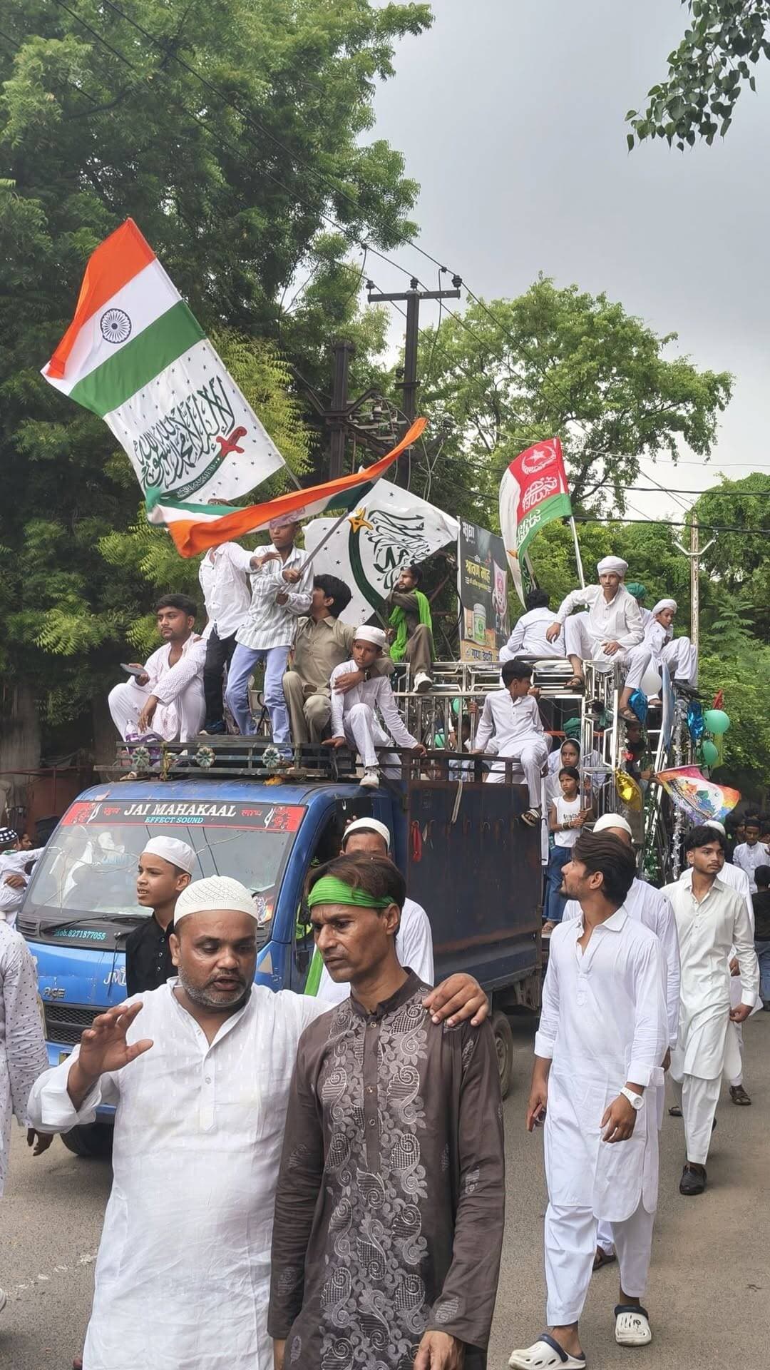 ईद-मिलादुन-नबी पर निकला जुलूस-ए-मोहम्मदी, उमड़ा अकीदत का जनसैलाब