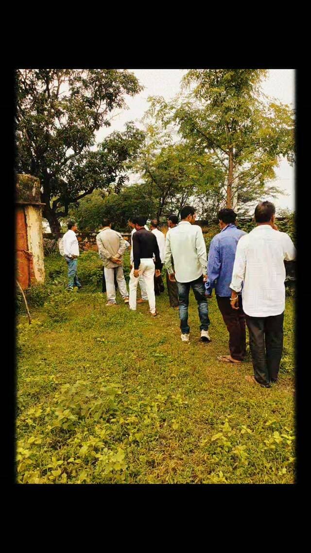 राजकीय प्राथमिक विद्यालय नवाघरा मैं बड़े धूमधाम से स्वतंत्रता दिवस मनाया गया । बड़ी संख्या में ग्रामीणों की उपस्थिति के मध्य विद्यालय के अंदर विभिन्न प्रकार की छोटी-मोटी सब सफाई और और बेहतर किस तरह से विद्यालय में किया जाए उसके लिए ग्रामीण और अध्यापकों में विस्तृत में चर्चा हुई विद्यालय डेवलपमेंट के बारे में और शिक्षा के स्तर को और अधिक बेहतर बनाने पर भी चर्चा हुई। विद्यालय स्टाफ समाजसेवी दिनेशजी, पंकज जी, वर्षा पांडयि, लक्ष्मी पाटीदार ,उर्मिला डेंडोर, पुष्पा देवी ,दितालालजी , मनोहरजी, ताराचंद जी सुनील,प्रेम शंकर ,कावड़ा,मोहनलाल,ककुडा ,गटुलाल वार्ड पंच गटु लाल गणेश दिनेश सहित बड़ी संख्या में ग्रामवासी उपस्थित रहे धन्यवाद।।