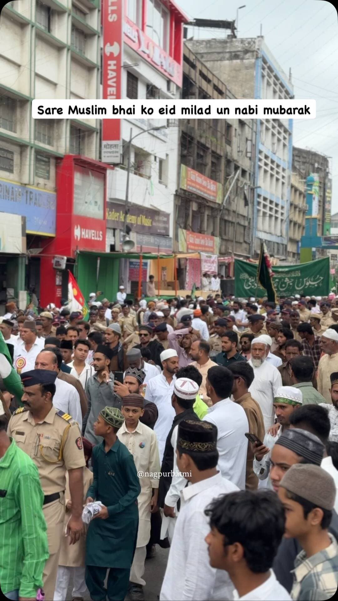 Nagpur ke sare muslim bhai ko eid milad un nabi mubarak💚
#eidmiladunnabiﷺ #nagpur #nagpurfestivals #muslimfestival #video