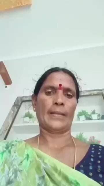 రేషన్ కార్డుల మీద మంత్రుల ఫోటోలు ఎందుకు ఉండాలి మహిళ ఆగ్రహం
