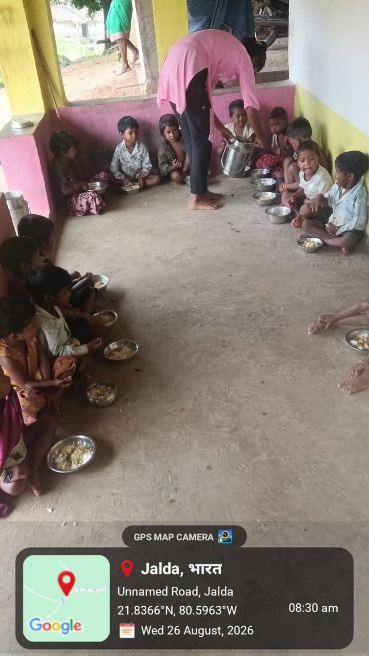 #बालाघाट
बैहर, बिरसा विकासखंड के बीमारी से प्रभावित ग्रामों की आंगनबाड़ी केंद्रों में साफ-सफाई कराई गई। वहीं बच्चों को पौष्टिक भोजन उपलब्ध कराया गया।
#CMMadhyaPradesh
#JansamparkMP #healthminmp
#WelfareTribal #minprdd
#mp_wcdmp
