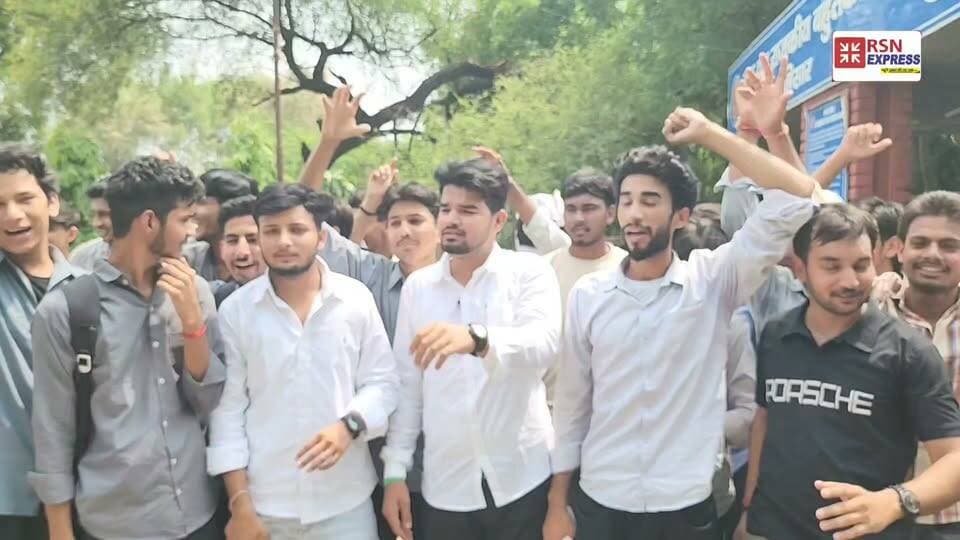 वर्षों से गुरु दक्ष पॉलिटेक्निक कॉलेज के छात्र-छात्राएं बस ठहराव की मांग को लेकर परेशान !