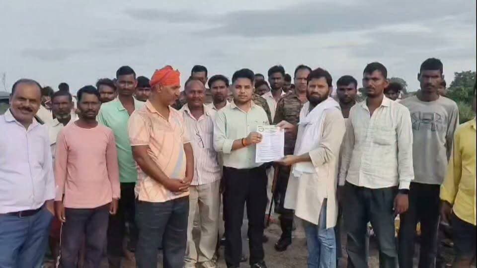 #Prayagraj: बारा क्षेत्र में मानक विहीन ब्लास्टिंग के खिलाफ किसानों का हल्ला-बोल, जांच के आश्वासन पर खत्म हुआ धरना..!
#DMPrayagraj #CMYogiAdityanath