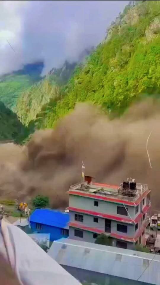 क्या चीन से आई आपदा नें नेपाल में मचाई तबाही
कई लापता करोडडो का नुकसान।