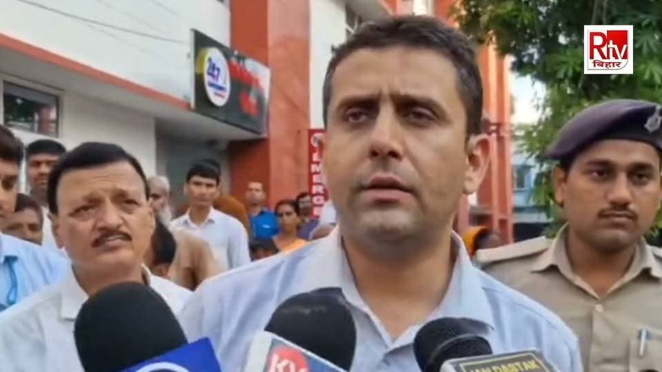 बेगूसराय के NH 31 पे कर बाइक के टक्कर होने के बाद दोनों पक्ष आपस में भिड़ गए
