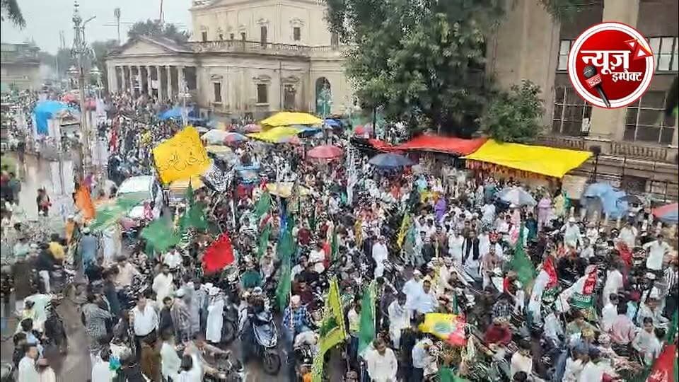 ग्वालियर में धूमधाम से निकला ईद मिलादुन्नबी का जुलूस, प्रमुख मार्गों से होकर पहूंचा फूलबाग मोती मस्जिद, जगह जगह हुआ स्वागत
#newsimpact
#gwalior
#eidmiladunnabiﷺ