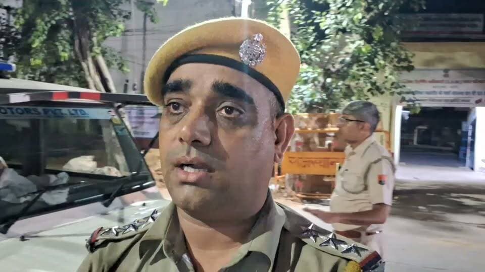 बहरोड़ में 27 अगस्त गुरुवार से 31 अगस्त तक पुराना बस स्टैंड से जिला अस्पताल मोड़ हमींदपुर रोड़ तक यातायात रहेगा बन्द
कोतवाली थानाधिकारी रविन्द्र कुमार ने दी जानकारी
निकाय चुनावों के नामांकन प्रक्रिया के चलते बाईपास सड़क मार्ग से किया जाएगा वाहनो को डायवर्ट