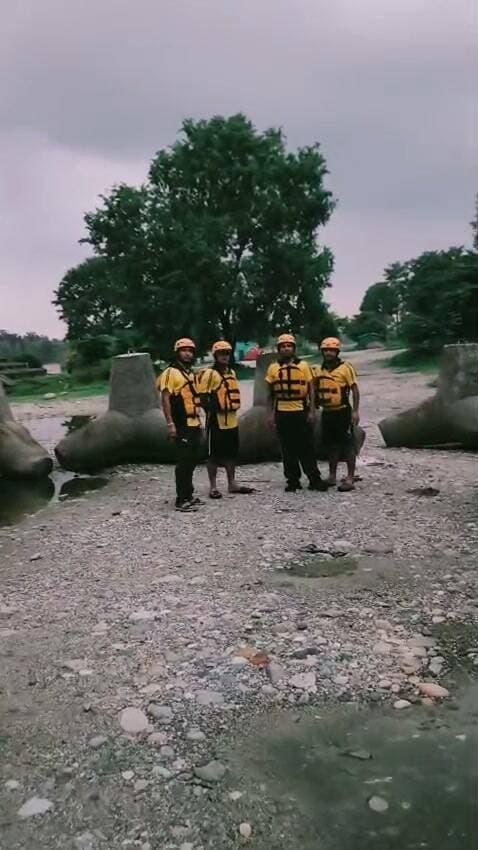 नेपाल में भीषण आपदा के चलते चम्पावत जिला प्रशासन सतर्क: SDRF टीम टनकपुर हाई अलर्ट पर, शारदा बैराज एवं घाटों पर बढ़ाई गई निगरानी