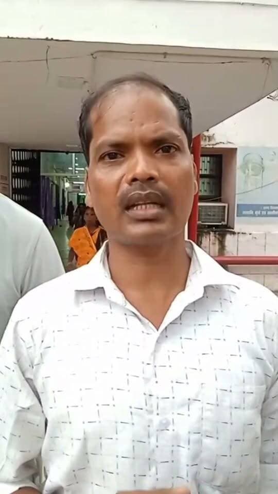 मऊ में प्रसव के दौरान महिला और नवजात की मौत से मचा हड़कंप, परिजनों का आरोप- इलाज में हुई लापरवाही; जांच शुरू
#खबरेंअभीतक #KhabareAbhiTak #MauNews #UttarPradesh