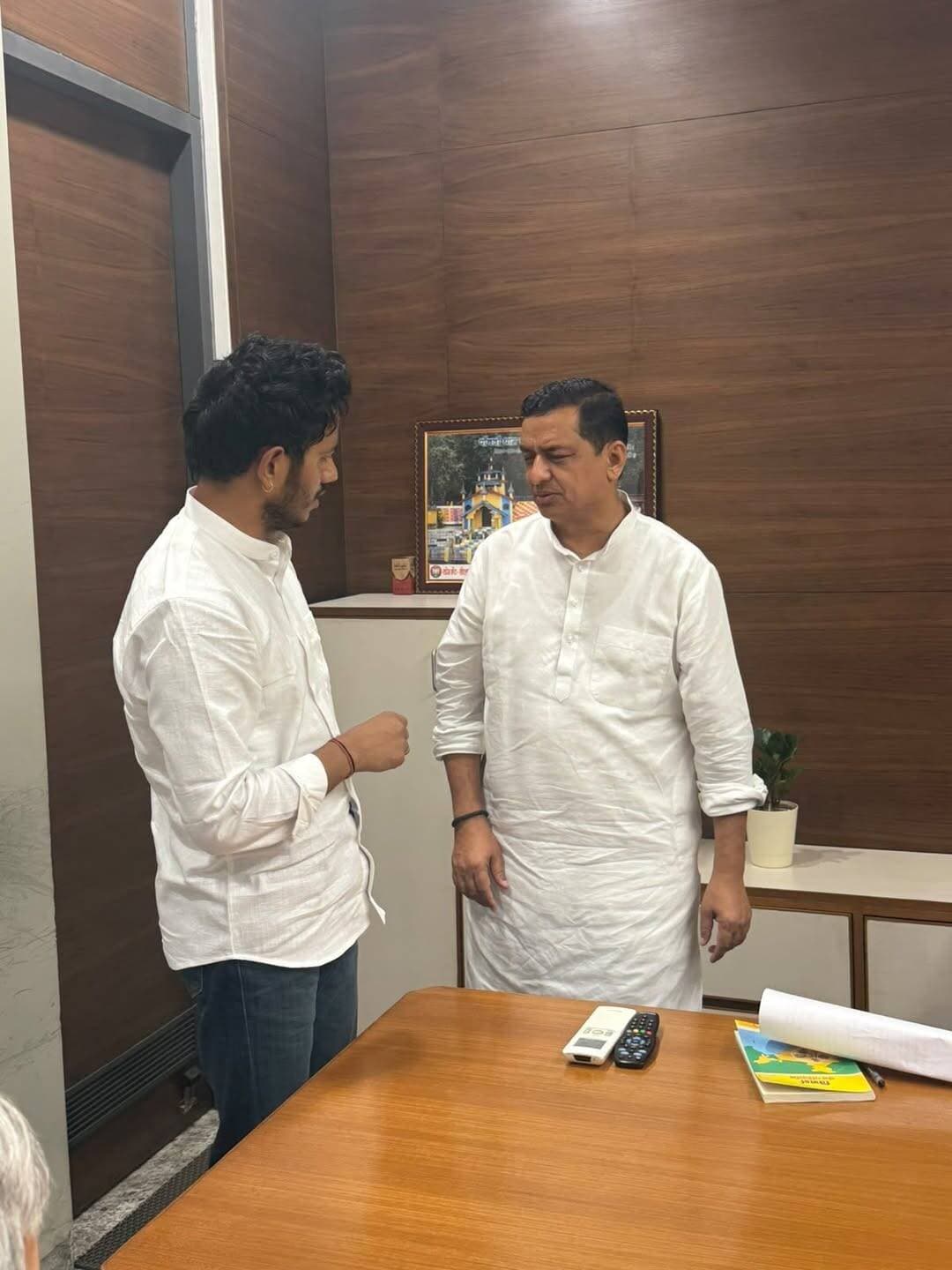 देवप्रयाग की जनसमस्याओं को लेकर सांसद अनिल बलूनी से मिले रितांशु कंडारी, चौरास के रास्ते को खुला....see more