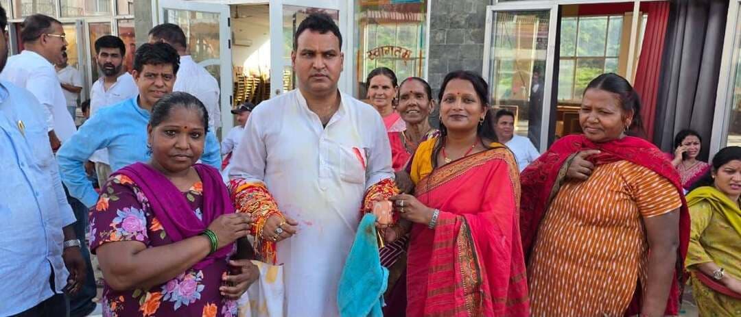 देवप्रयाग में रक्षाबंधन कार्यक्रम, बहनों ने विधायक विनोद कंडारी को बांधी राखी...see more