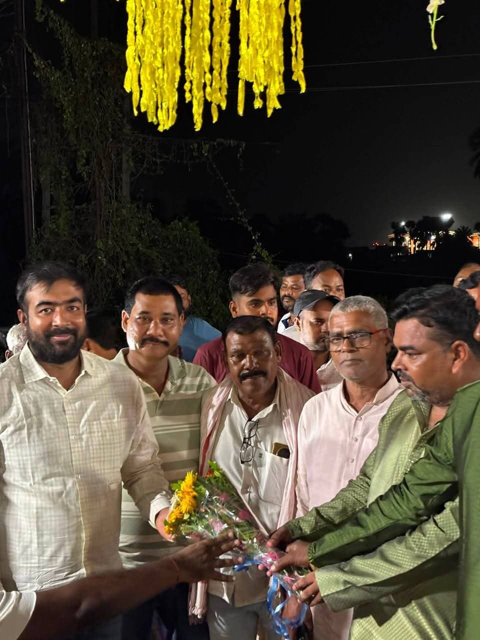 स्वाद के शौकीनों के लिए खुशखबरी! गोड्डा में खुला स्पेशल खस्सी मीट होटल, रजनीश यादव ने फीता काटकर किया उद्घाटन!
पता: - रामनगर गोड्डा रेलवे स्टेशन रोड गोड्डा ।
#shorts #reelsviral