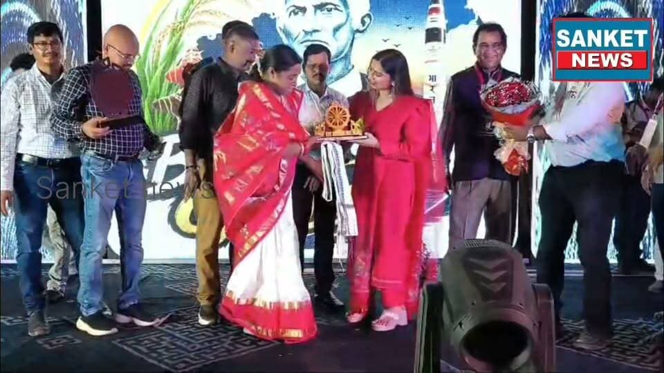 ବାଲେଶ୍ଵର ଗୌରବ ପକ୍ଷରୁ ଅନୁଷ୍ଠିତ ହେଲା ସମ୍ବର୍ଦ୍ଧନା କାର୍ଯ୍ୟକ୍ରମ।ସମ୍ବର୍ଦ୍ଧିତ ହେଲେ ୧୬ତମ ଇଣ୍ଡିଆନ୍ ଆଇଡଲ୍ ର ବିଜେତା ଜ୍ୟୋତିର୍ମୟୀ ନାୟକ