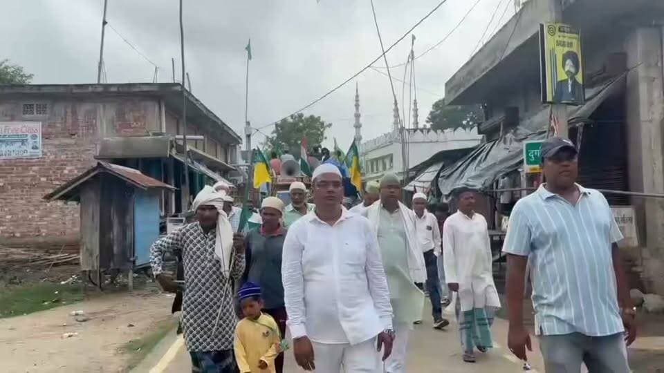 ईद मिलादुन्नबी के जुलूस में गूंजा अमन का पैगाम, दहेज के खिलाफ मौलाना ने उठाई आवाज