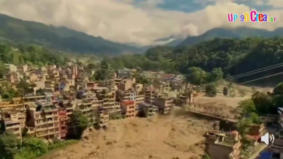 🌊🇳🇵 नेपाल में तिब्बत से आई बाढ़ का कहर! 😨
नेपाल-तिब्बत सीमा क्षेत्र में आई भीषण बाढ़ ने भारी तबाही मचा दी है। अचानक आए तेज जलप्रवाह से सड़कें, पुल और कई इलाके प्रभावित हुए हैं। कई लोगों के बहने या लापता होने की आशंका जताई जा रही है।
तबाही के सामने आए डरावने दृश्य दिल दहला देने वाले हैं। प्रशासन और राहत-बचाव टीमें प्रभावित क्षेत्रों में अभियान चला रही हैं। 🙏
⚠️ प्रभावित लोगों की सुरक्षा और जल्द राहत-बचाव की दुआ करें।
#नेपालबाढ़ #NepalFlood #Tibet #FloodAlert