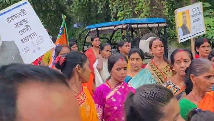 জেলা জুড়ে অন্নপূর্নার টাকা পেয়ে মহিলা রা দেশের প্রধানমন্ত্রী ও মুখ্যমন্ত্রী কে ধন্যবাদ জানিয়ে মিছিল।