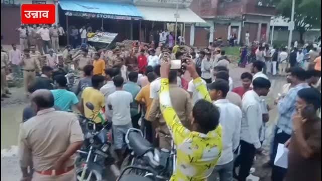 उन्नाव के हाजीपुर पिकअप की टक्कर से छह वर्षीय बच्ची की मौत बड़ी बहन हुई घायल,आक्रोशित परिजनों ने सड़क को किया जाम