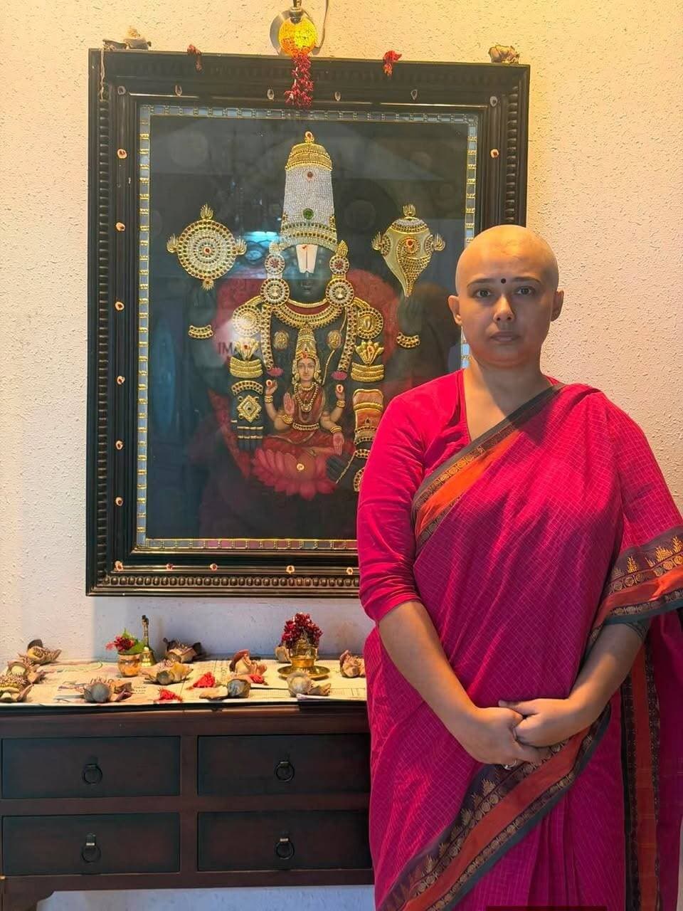 তিৰুপতি মন্দিৰ দৰ্শন কৰি প্ৰয়াত মন্ত্ৰী অঞ্জন দত্তৰ কন্যা অংকিতা দত্তই সামাজিক মাধ্যমত শ্বেয়াৰ কৰিছে নিজৰ এখন ফটো
#highlightseveryone
#everyonefollowers
#followerseveryone
#highlightseveryonefollowers
