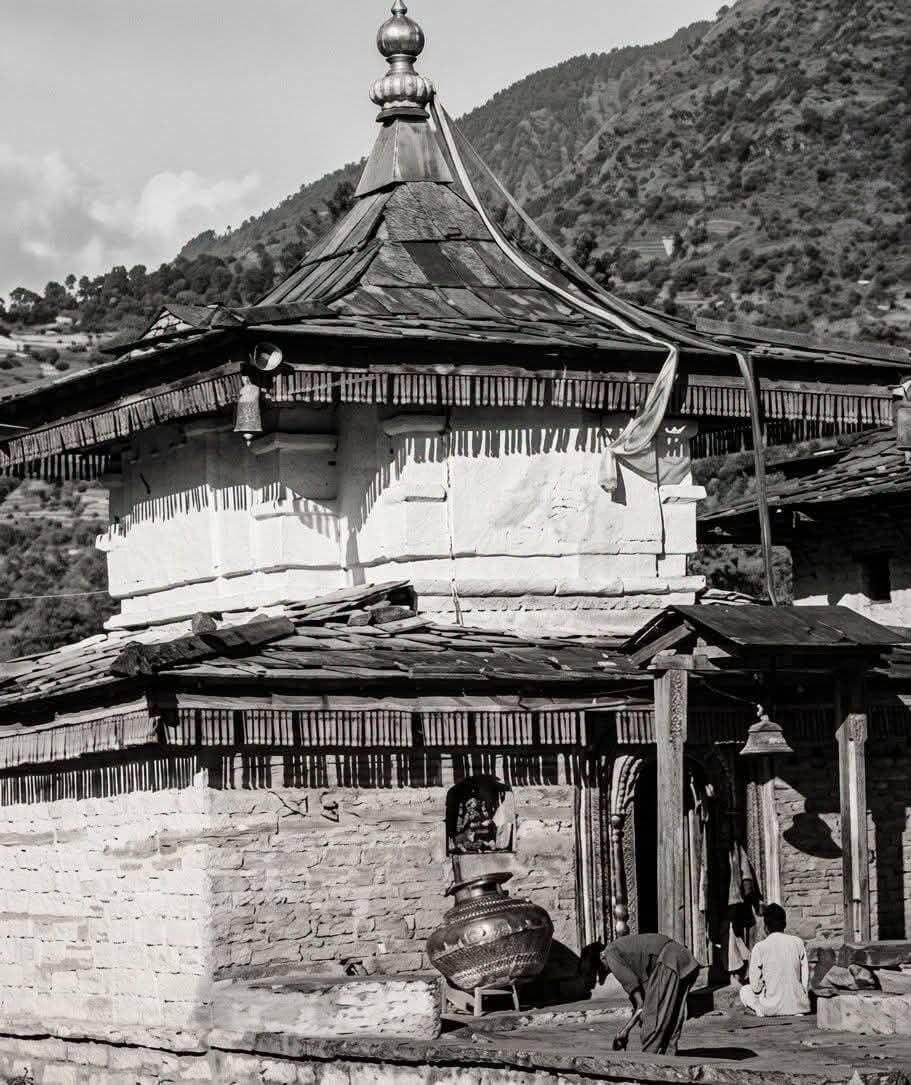 1960-1970 के दशक का मां हाटेश्वरी जी का काठ-कुणी शैली में बना भव्य मंदिर 🙏