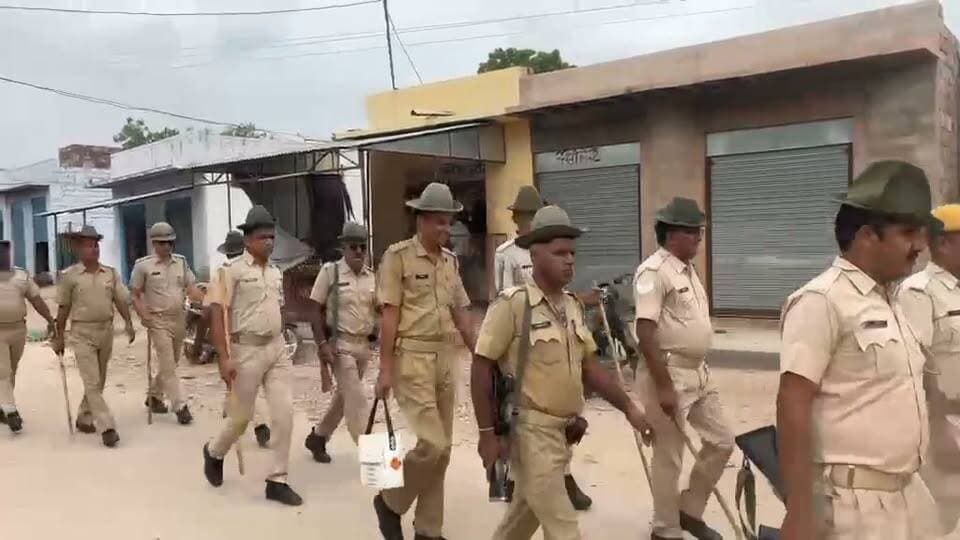 बालेसर में पुलिस और RAC के जवानों ने किया फ्लैग मार्च