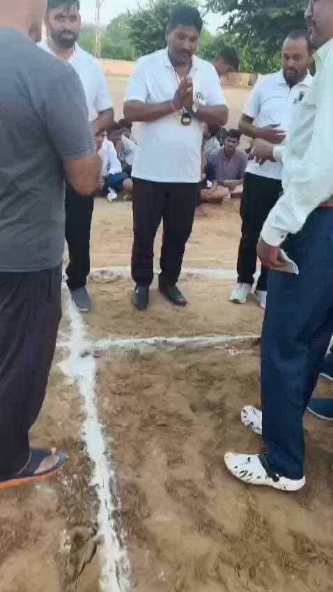 बेटियों ने दिखाया दमखम ......
बालेसर कस्बे के आदर्श विद्या मंदिर में जिला स्तरीय कबड्डी प्रतियोगिता का हुआ आयोजन....