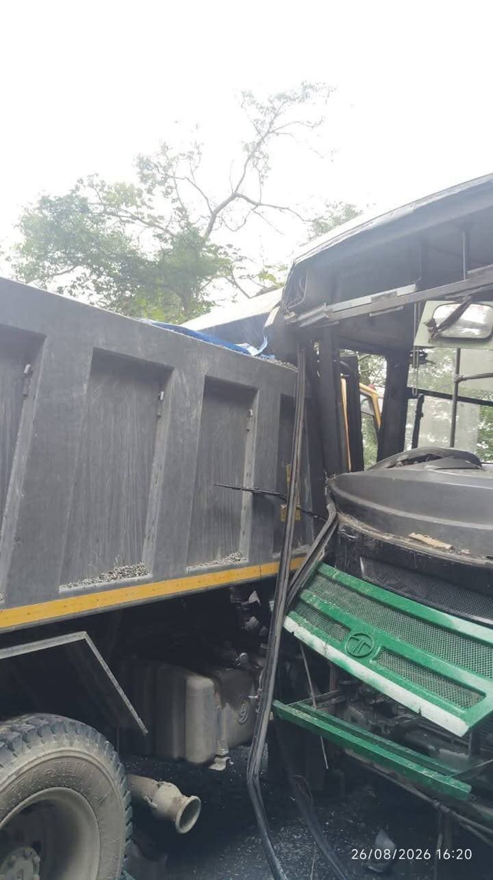 Traffic Police Shimla
ट्रैफिक अपडेट
ढंडा के पास बस और ट्रक की टक्कर के कारण उक्त मार्ग पर यातायात एकतरफा संचालित किया जा रहा है। 🚦
🚔 ट्रैफिक पुलिस मौके पर मौजूद है और यातायात व्यवस्था सुचारू बनाए रखने के लिए यातायात को नियंत्रित कर रही है।
वाहन चालक कृपया सावधानीपूर्वक वाहन चलाएं और पुलिस द्वारा दिए जा रहे निर्देशों का पालन करें।
#TrafficPoliceShimla #TrafficUpdate #ShimlaTraffic #RoadSafety