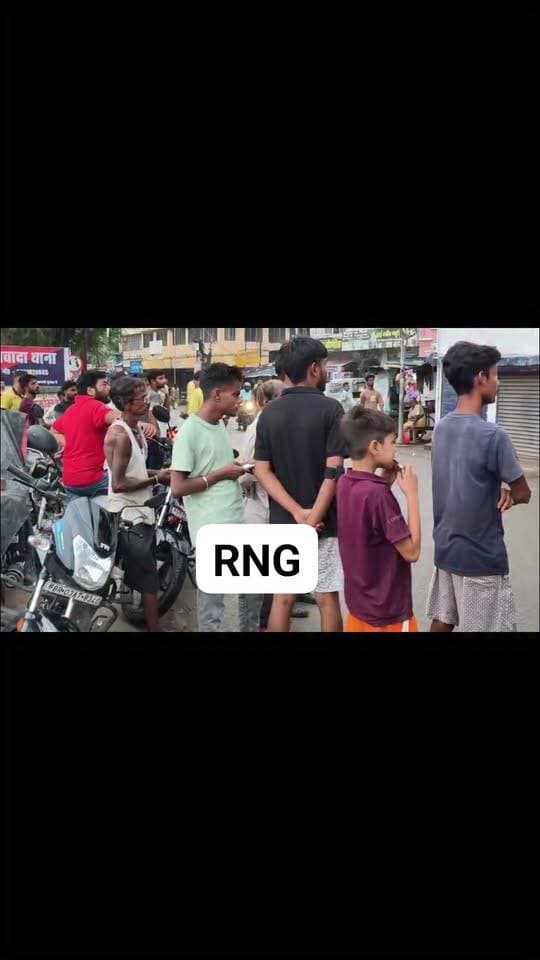 नवादा थाना के समीप स्थित एक होटल में बुधवार को पुलिस की विशेष टीम ने छापामारी कर सात पुरुष और आठ महिलाओं को आपत्तिजनक स्थिति में पकड़ा