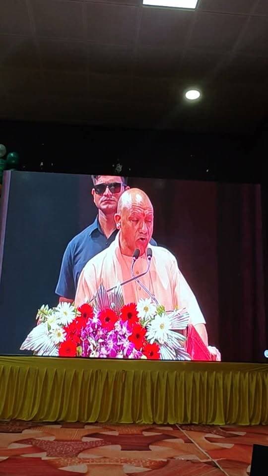 रक्षाबंधन पर महिलाओं को मिली सौगात, कमेटी हॉल में ऊर्जा मंत्री ए.के. शर्मा के साथ मौजूद रहे लोग
#खबरेंअभीतक #KhabareAbhiTak #RakshaBandhan #AKSharma