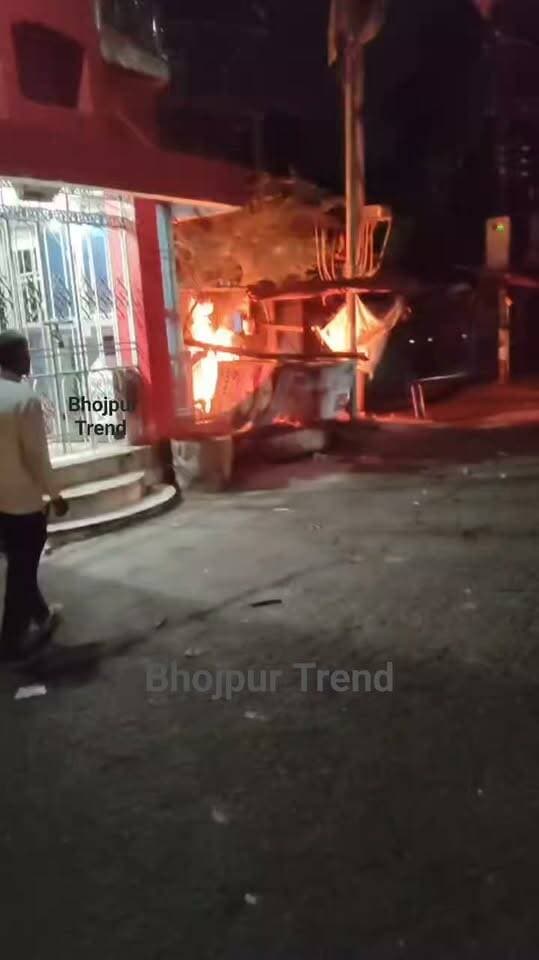 अभी अभी आरा के सिंडिकेट मंदिर के बगल ट्रांसफ़र में लगी आग