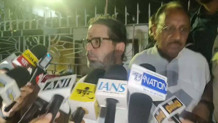 नेपाल से आए बाढ़ पर बोले प्रशांत किशोर, कहा-बिहार में बाढ़ आना वैसे है जैसे सूर्य रोज पूर्व में उगता है, बिहार में बाढ़ हर साल आता है, लाखों लोग उससे प्रभावित होते हैं, यहां न सरकार को न फर्क है, न लोगों को*
*छात्र आंदोलन पर PK का बड़ा बयान, बोले-जो बच्चों की जायज मांग है वो सरकार को माननी चाहिए, इन्होंने 25 लाख नौकरी देने की बात कही थी, वो देना चाहिए, TRE 4 में नए नियम-कानून सरकार ने लगाए हैं उसे खत्म करना चाहिए*
*एमएलसी चुनाव पर प्रशांत किशोर का बड़ा बयान, बोले- इस चुनाव में हम उम्मीदवार उतारेंगे, जो सामान्य तैयारी राजनीतिक दल करते हैं वो करेंगे, आने वाले 5-7 दिनों में उम्मीदवारों के नामों की घोषणा करेंगे*