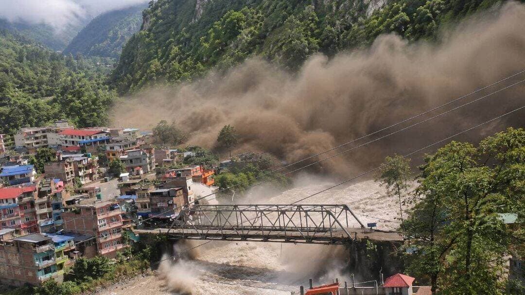 क्लाउड बम ! नेपाल की तबाही के बीच चीन पर फिर उठे सवाल...see more