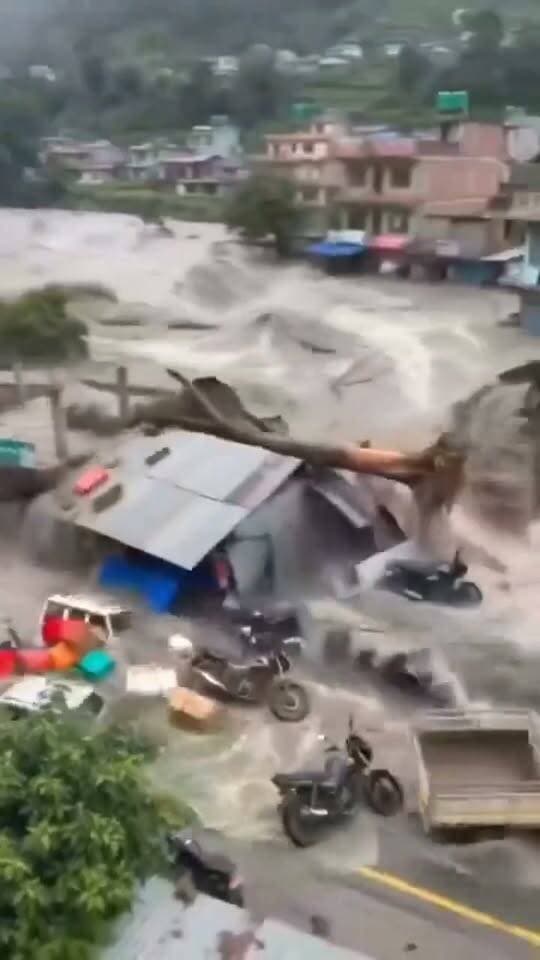 पलक झपकते ही मिनटों में सब कुछ खत्म..