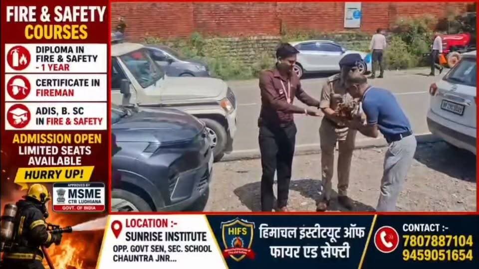 जोगिंदर नगर के चौंतडा् में हिमाचल इंस्टिट्यूट ऑफ़ फायर एंड सेफ्टी ने शुरू किया फायर एंड सेफ्टी प्रशिक्षण संस्थान, 6 माह से लेकर 1 साल और 3 वर्ष की अवधि के करवाए जाएंगे कोर्स थाना प्रभारी जोगिंदर नगर और दमकल विभाग ने की बतौर मुख्य अतिथि शिरकत**
सभी युवा अपने लक्ष्य को करें हासिल नशे जैसी गतिविधियों से रहें दूर -थाना प्रभारी रंजीत सिंह
वहीं दमकल विभाग ने सिखाई प्रशिक्षुओं को विभागीय कार्य प्रणाली की बारीकियां #Journalistshivwalia #fireandsefty