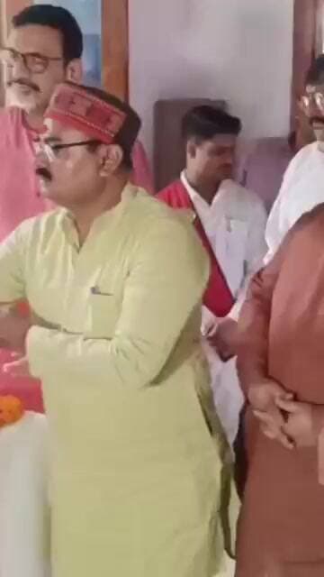 भाजपा जिला अध्यक्ष महेंद्र कोटार्य ने दीप प्रज्वलित किया। #chitrakoot #viralnews #news #newslive