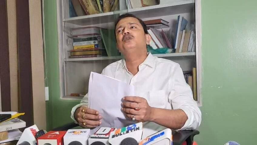 অবশেষে পদত্যাগ পত্র জমা দিলেন জলপাইগুড়ির পুর চেয়ারম্যান সৈকত চ্যাটার্জি
