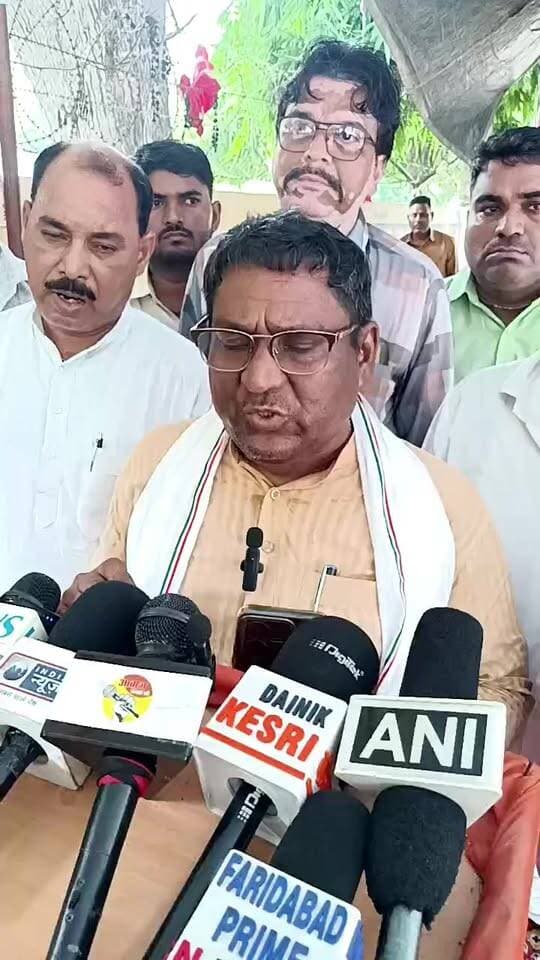 рдлрд░реАрджрд╛рдмрд╛рдж рдореЗрдВ рдирд┐рдЧрдо рдХрд░реНрдордЪрд╛рд░рд┐рдпреЛрдВ рдХрд╛ рдЧреБрд╕реНрд╕рд╛ рд╕рд╛рддрд╡реЗрдВ рдЖрд╕рдорд╛рди рдкрд░, рдмреЛрд▓реЗтАФрдорд╛рдВрдЧреЗрдВ рдирд╣реАрдВ рдорд╛рдиреАрдВ рддреЛ рдЖрдВрджреЛрд▓рди рд╣реЛрдЧрд╛ рдФрд░ рднреА рддреЗрдЬ.....