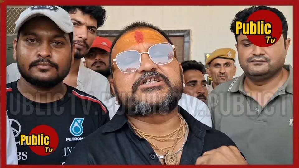 Churu कॉमेडियन बन्नू ने खारिया गांव के कॉमेडियन अनिल-ओमला की गिरफ्तारी पर दिया बयान, चूरू एसपी दफ्तर पहुंचे थे सभी