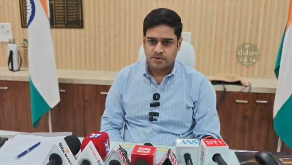 मऊ में नेपाल त्रासदी के बाद अलर्ट, बाढ़ को लेकर जिलाधिकारी ने दिया बड़ा बयान #खबरेंअभीतक #KhabareAbhiTak #Mau #NepalFlood #FloodAlert